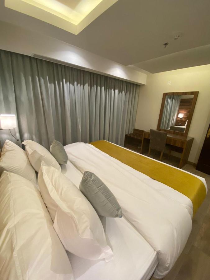 Moments Hotel Jeddah Exterior photo